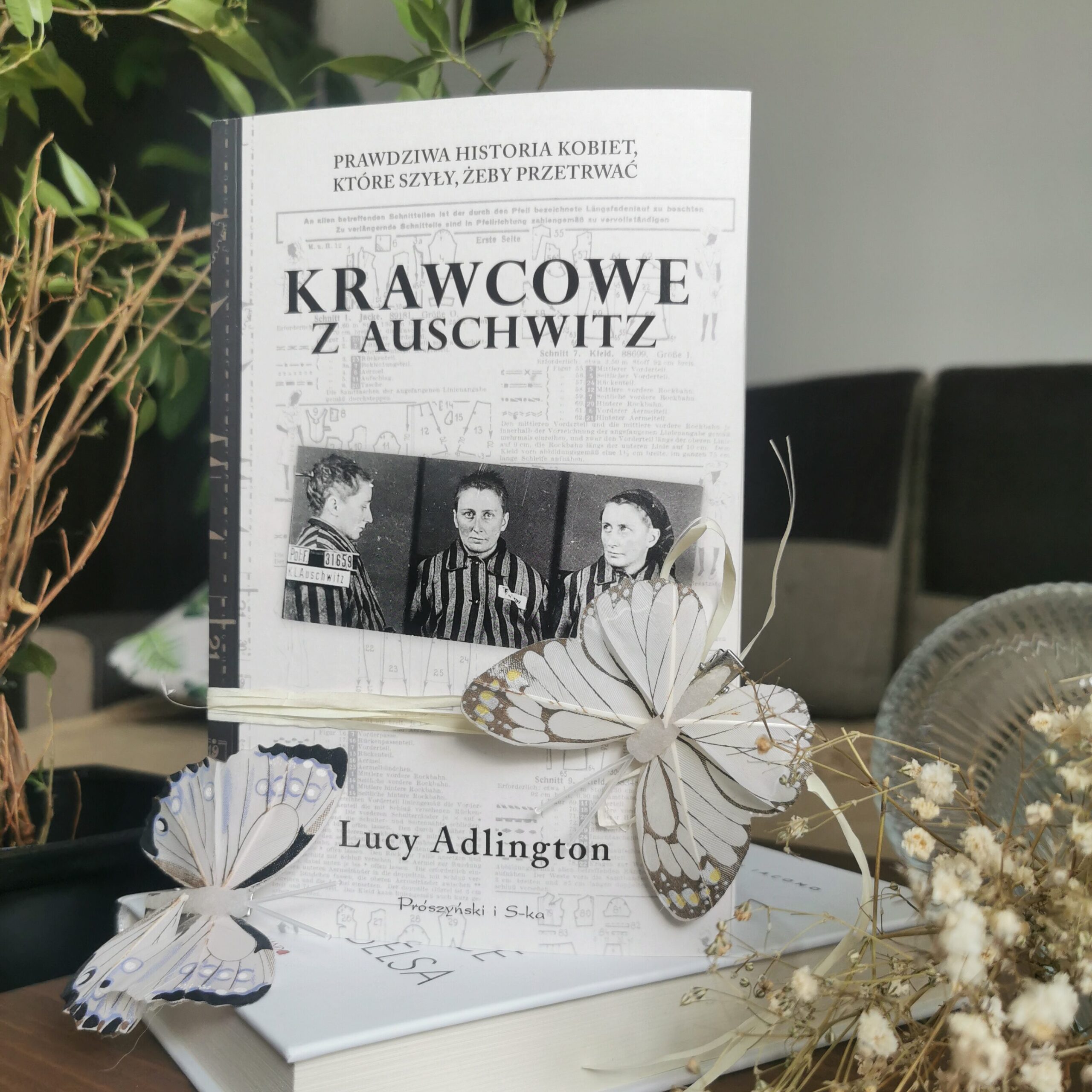 Recenzja: Krawcowe z Auschwitz - Lucy Adlington 