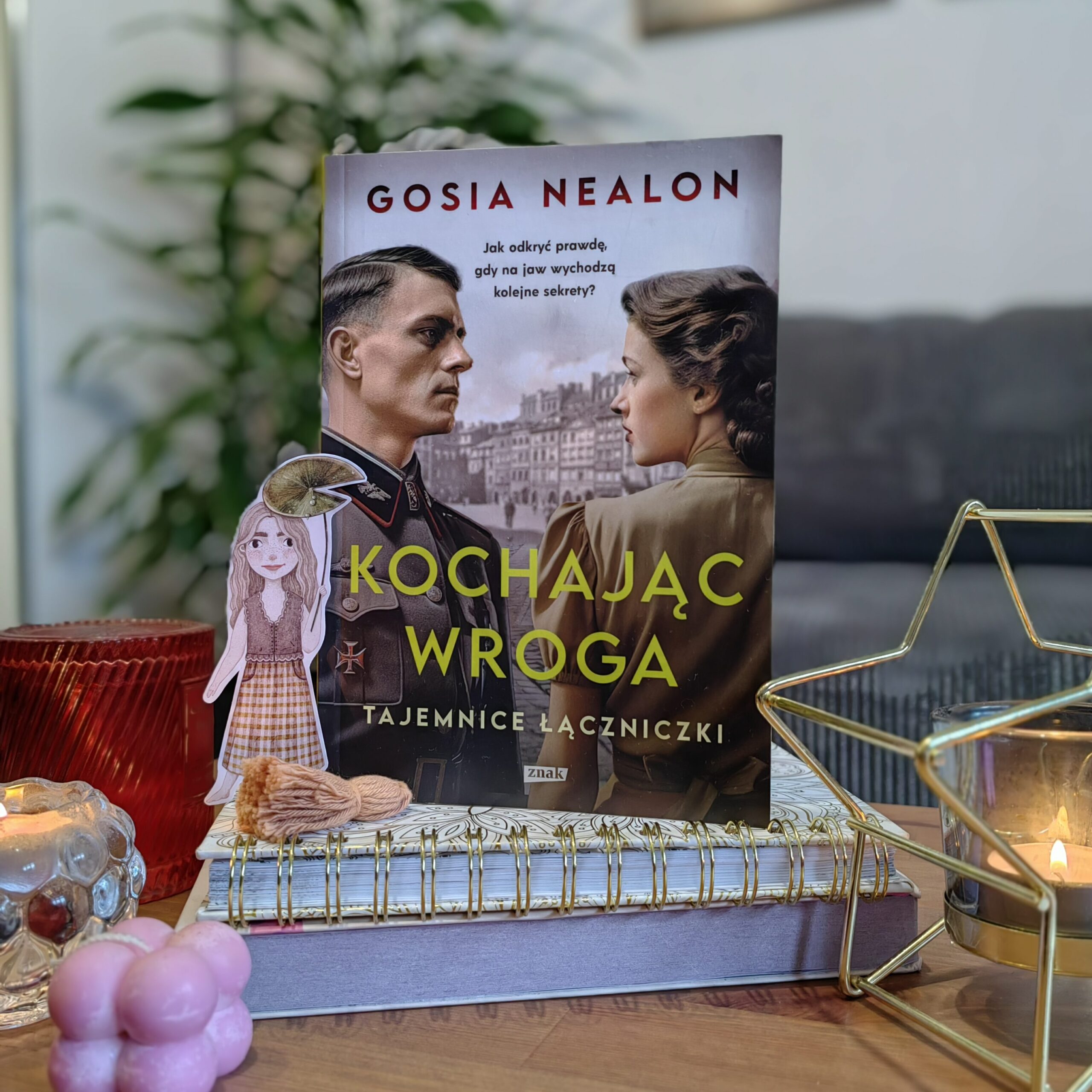 Recenzja: Kochając wroga. Tajemnice łączniczki - Gosia Nealon