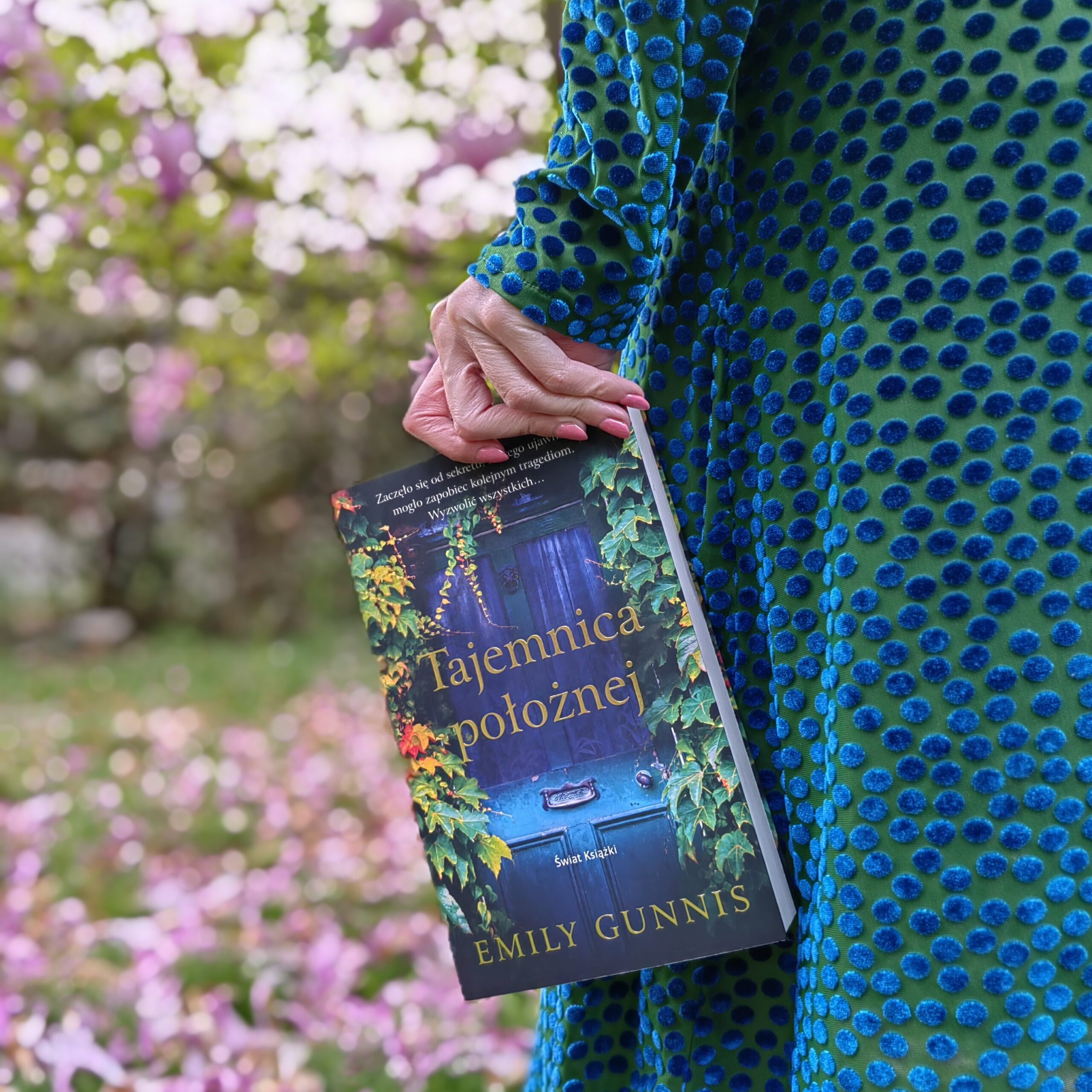 Recenzja: Tajemnica położnej - Emily Gunnis