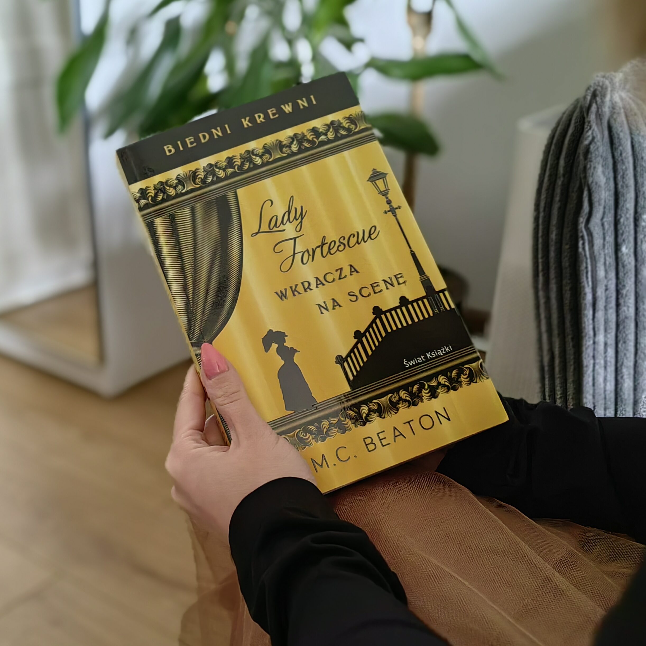 Recenzja: Lady Fortescue wkracza na scenę - M.C. Beaton